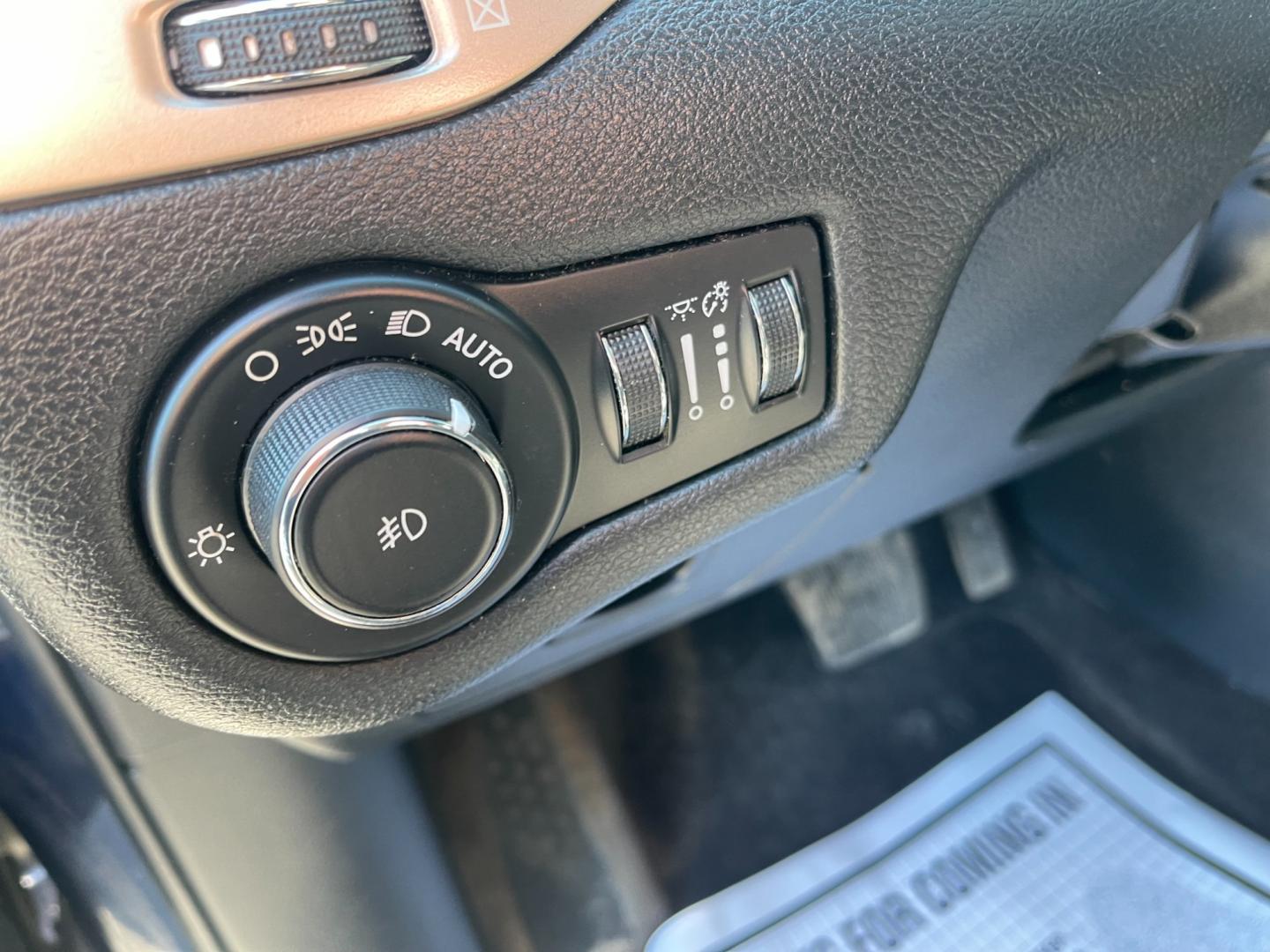 2016 Blue /Black Jeep Cherokee Latitude 4WD (1C4PJMCS1GW) with an 3.2L V6 DOHC 24V engine, 9-Speed Automatic transmission, located at 11115 Chardon Rd. , Chardon, OH, 44024, (440) 214-9705, 41.580246, -81.241943 - Photo#6